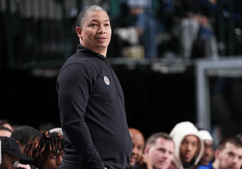 开云下载-快船战绩变化：开局3胜2负，然后3胜19负，目前12胜2负